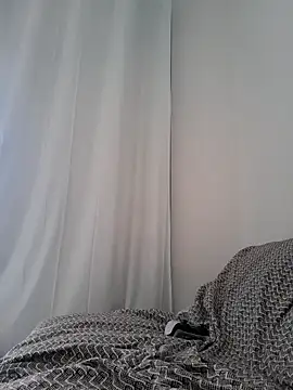 ofjuliaa online show from February 14, 5:02 pm