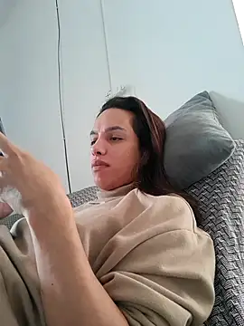 ofjuliaa online show from May 25, 2:38 pm