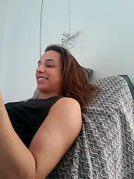 ofjuliaa online show from April 4, 2:12 pm