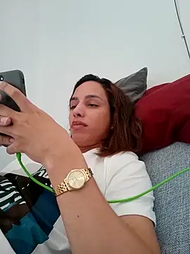 ofjuliaa online show from April 13, 6:56 pm