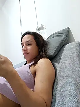 Snapshot of ofjuliaa chatting on June 20, 6:35 pm ofjuliaa online show from June 20, 6:35 pm