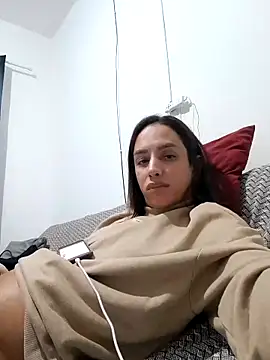 ofjuliaa online show from May 24, 3:50 am