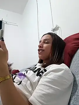 Snapshot of ofjuliaa chatting on June 23, 8:40 pm ofjuliaa online show from June 23, 8:40 pm