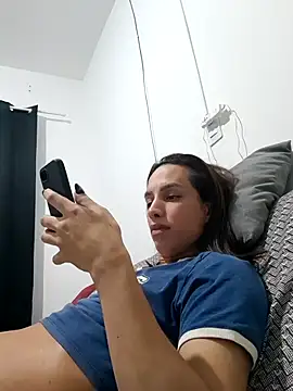 Snapshot of ofjuliaa chatting on June 7, 2:50 am ofjuliaa online show from June 7, 2:50 am