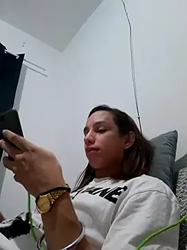 ofjuliaa online show from March 29, 4:03 am