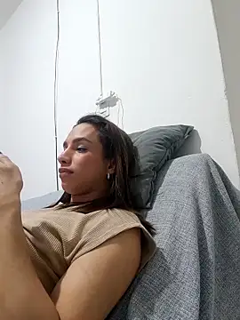 Snapshot of ofjuliaa chatting on June 28, 2:07 am ofjuliaa online show from June 28, 2:07 am