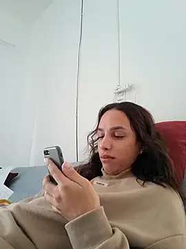 ofjuliaa online show from May 11, 4:59 pm