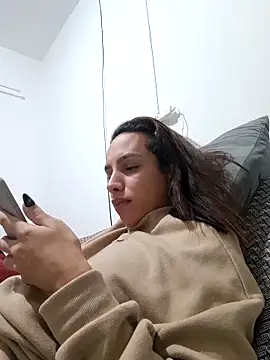 ofjuliaa online show from May 30, 6:09 am