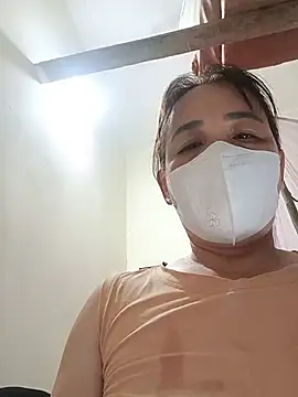 Lyna sexy24 online show from May 17, 11:05 pm
