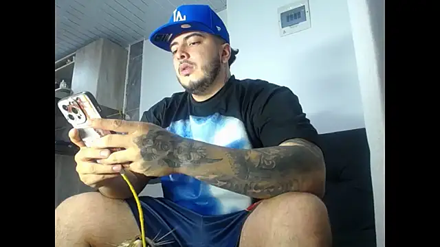 Snapshot of Nero_VanHelsing chatting on February 1, 10:52 pm Nero VanHelsing online show from February 1, 10:52 pm