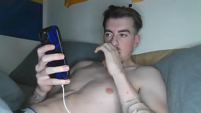Snapshot of essexboy_2002 chatting on January 11, 11:33 pm essexboy 2002 online show from January 11, 11:33 pm