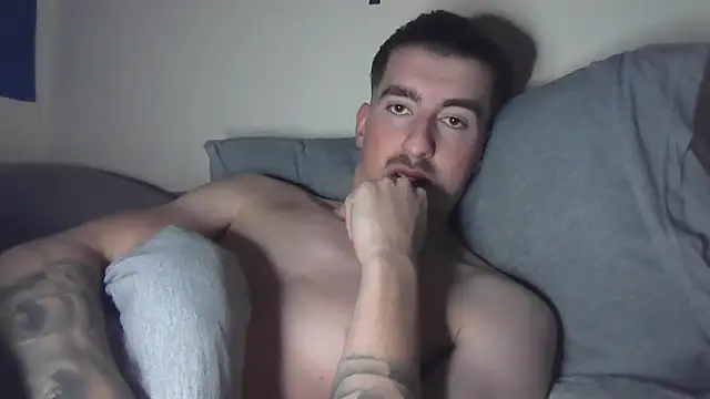 Snapshot of essexboy_2002 chatting on January 6, 11:53 pm essexboy 2002 online show from January 6, 11:53 pm