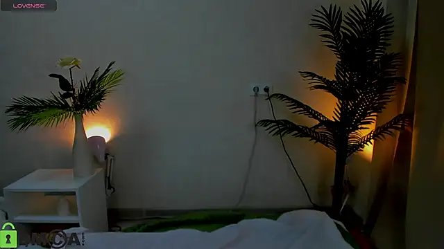 Snapshot of desiree_doll chatting on January 11, 1:01 am desiree doll online show from January 11, 1:01 am