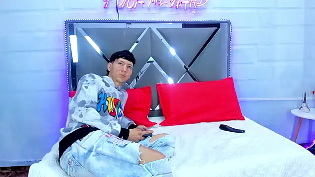 BunnyLove  online show from March 11, 12:15 am