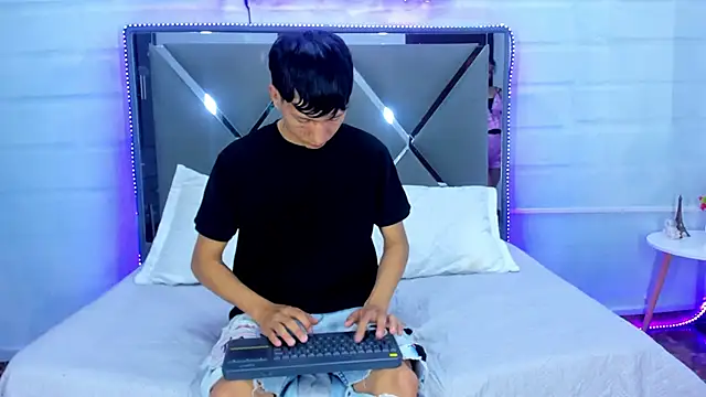 BunnyLove  online show from April 6, 12:06 am