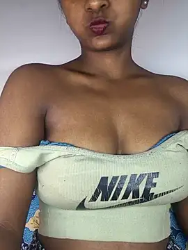 Snapshot of Royal-girl78 chatting on January 6, 4:11 pm Royal-girl78 online show from January 6, 4:11 pm