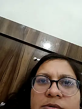 piryasharma005 online show from February 2, 7:24 pm