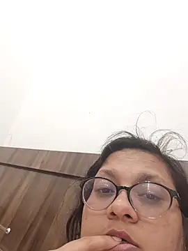 piryasharma005 online show from February 28, 12:16 pm