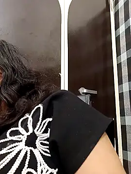 piryasharma005 online show from March 6, 11:27 am