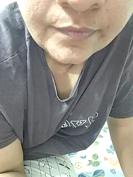 piryasharma005 online show from April 13, 7:40 pm