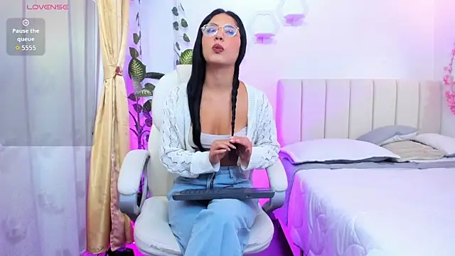 Snapshot of Isa7_ chatting on January 10, 1:50 pm Isa7 online show from January 10, 1:50 pm