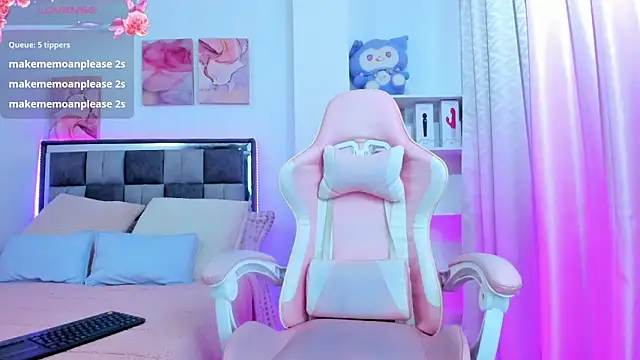 Snapshot of Isa7_ chatting on February 13, 2:17 pm Isa7 online show from February 13, 2:17 pm