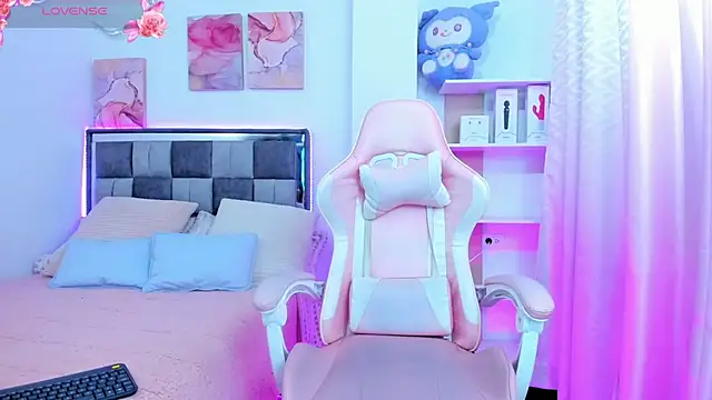 Snapshot of Isa7_ chatting on February 16, 1:43 pm Isa7 online show from February 16, 1:43 pm