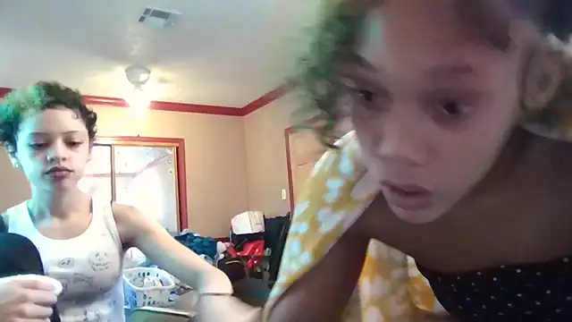 Snapshot of Tamiii420 chatting on January 6, 9:19 pm Tamiii420 online show from January 6, 9:19 pm