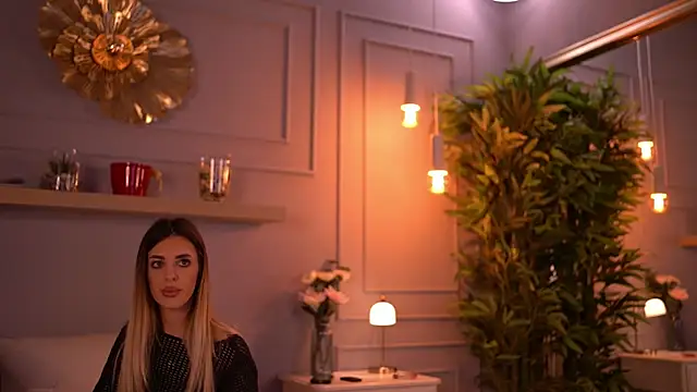 Snapshot of ItsIvyLicious chatting on April 8, 5:47 pm ItsIvyLicious online show from April 8, 5:47 pm