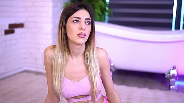 Snapshot of ItsIvyLicious chatting on February 19, 5:37 am ItsIvyLicious online show from February 19, 5:37 am