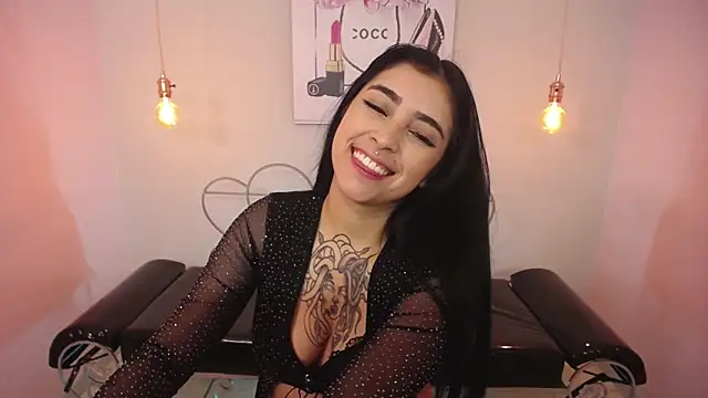 Snapshot of Adri_gomez_x chatting on April 24, 12:29 pm Adri gomez x online show from April 24, 12:29 pm