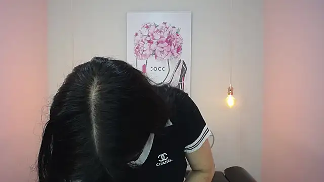 Snapshot of Adri_gomez_x chatting on April 25, 1:14 pm Adri gomez x online show from April 25, 1:14 pm