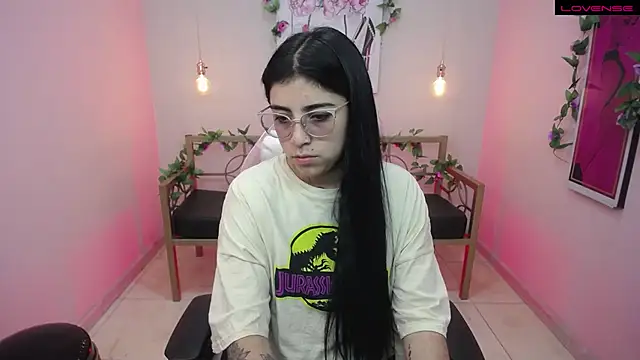 Snapshot of Adri_gomez_x chatting on July 6, 12:01 pm Adri gomez x online show from July 6, 12:01 pm
