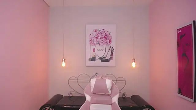 Snapshot of Adri_gomez_x chatting on April 29, 5:30 pm Adri gomez x online show from April 29, 5:30 pm