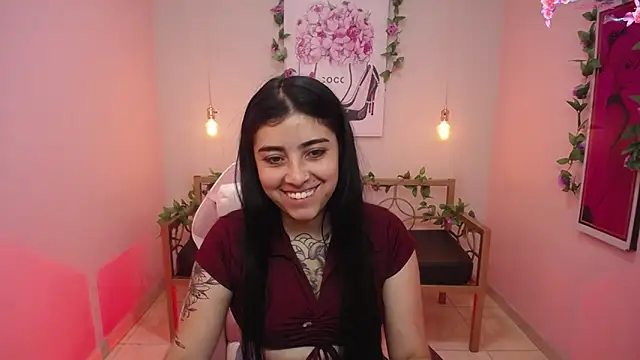 Snapshot of Adri_gomez_x chatting on July 2, 12:11 pm Adri gomez x online show from July 2, 12:11 pm