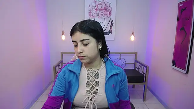 Snapshot of Adri_gomez_x chatting on June 23, 12:36 pm Adri gomez x online show from June 23, 12:36 pm