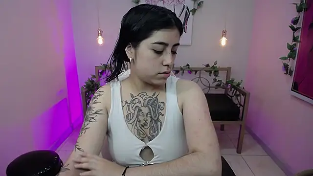 Snapshot of Adri_gomez_x chatting on June 30, 1:22 pm Adri gomez x online show from June 30, 1:22 pm