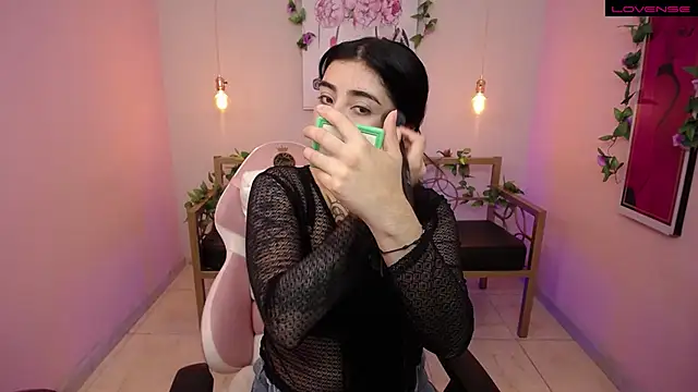 Snapshot of Adri_gomez_x chatting on July 7, 11:47 am Adri gomez x online show from July 7, 11:47 am