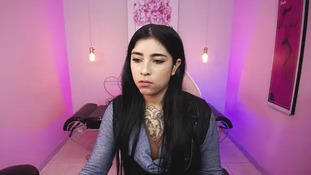Snapshot of Adri_gomez_x chatting on April 21, 11:50 am Adri gomez x online show from April 21, 11:50 am