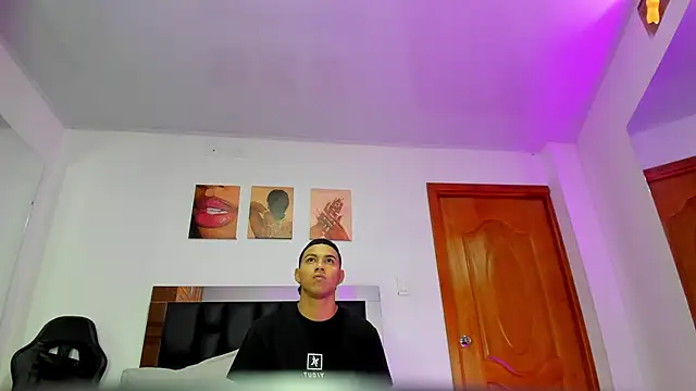 Liamsubtle01 online show from May 18, 4:01 pm