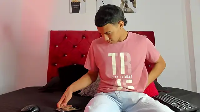 Liamsubtle01 online show from January 8, 5:30 pm