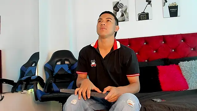 Liamsubtle01 online show from April 22, 11:06 am