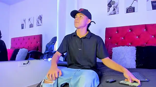 Liamsubtle01 online show from April 19, 2:01 am