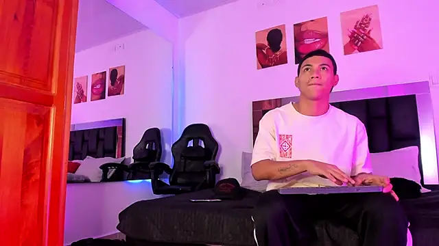 Liamsubtle01 online show from May 5, 11:02 am