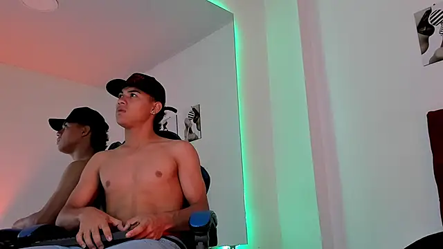 Liamsubtle01 online show from March 14, 11:16 am