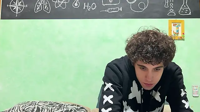 Snapshot of solo_deviz chatting on January 6, 5:39 pm solo deviz online show from January 6, 5:39 pm