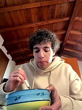 Snapshot of solo_deviz chatting on January 8, 2:23 pm solo deviz online show from January 8, 2:23 pm