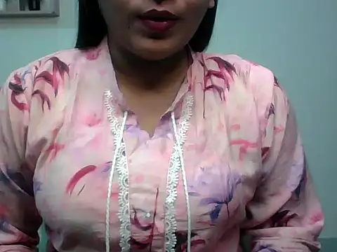 Snapshot of Sima_Roy95 chatting on January 15, 4:32 pm Sima Roy95 online show from January 15, 4:32 pm