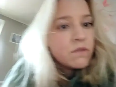 Snapshot of Mila_weed chatting on February 28, 4:01 am Mila weed online show from February 28, 4:01 am