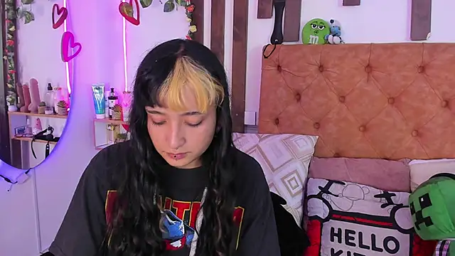 MeowMota  online show from April 18, 6:21 pm